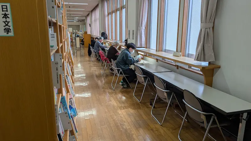 北市民プラザ図書館の座席