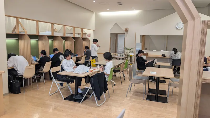 国立駅南口子育ち・子育て応援テラスのつながるスペース